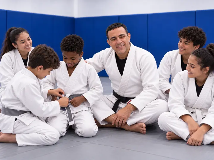 Alunos aprendendo cooperação e convivência